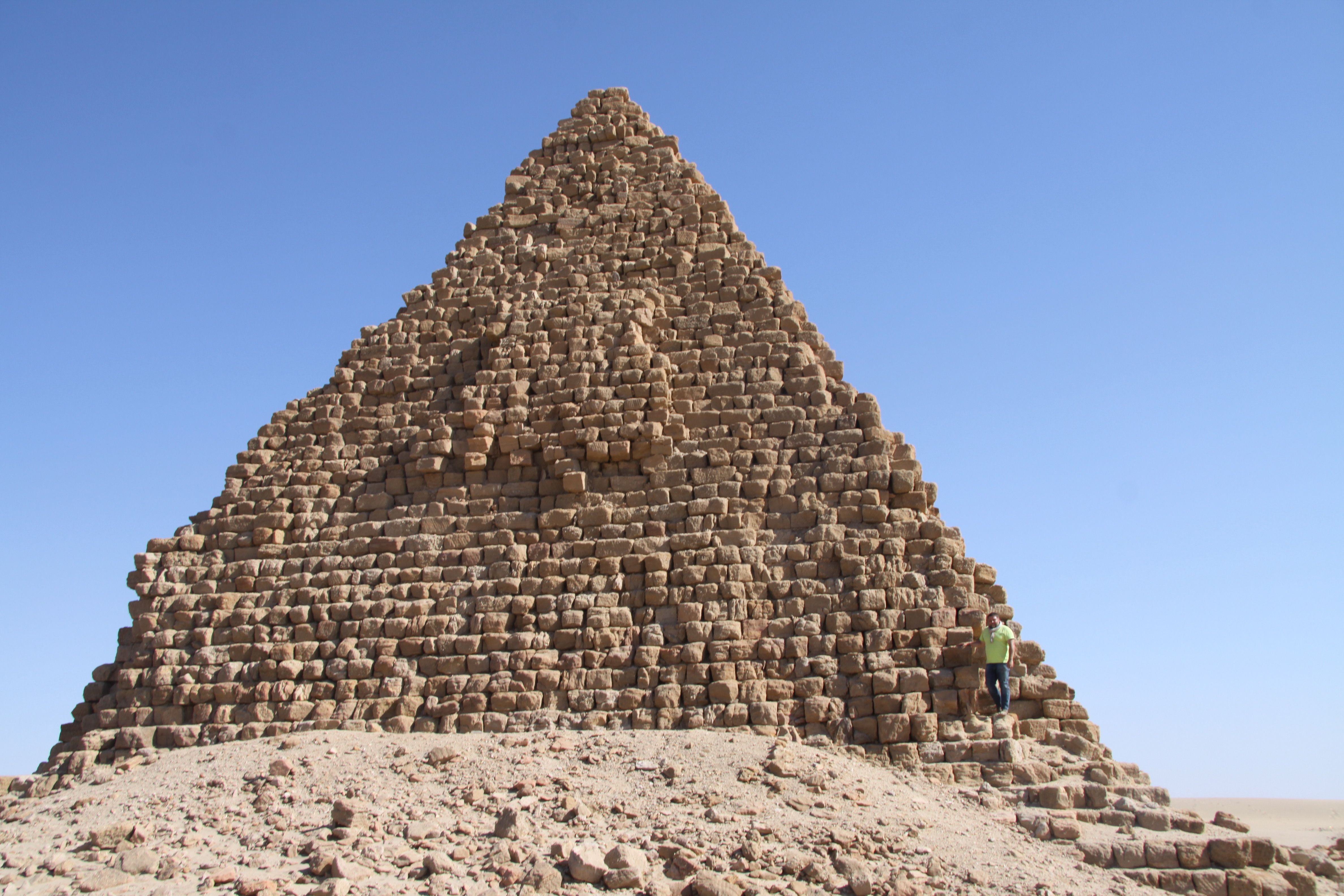 Napadské pyramidy v Nuri